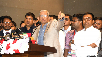 বক্তব্য দিচ্ছেন মির্জা ফখরুল ইসলাম আলমগীর