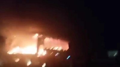 গভীর রাতে সুন্দরবন পরিবহনের একটি বাসে আগুন
