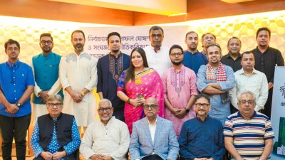নির্বাচন কমিশনারদের সঙ্গে নতুন কমিটির সদস্যরা