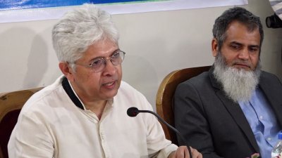 উপদেষ্টা আদিলুর রহমান খানের ক্ষোভ প্রকাশ