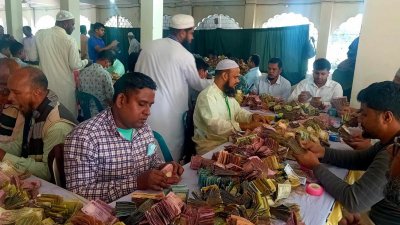 টাকা গোনায় অংশ নেন সাড়ে চারশ লোক