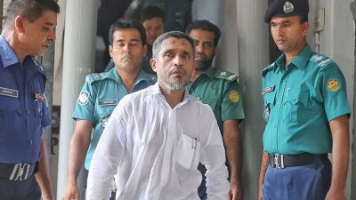 আদালতে লুৎফুজ্জামান বাবর (ফাইল ফটো)
