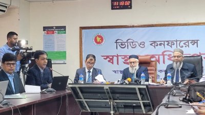 স্বাস্থ্য অধিদফতরের সভাকক্ষে  সংবাদ সম্মেলনে কথা বলছেন অধিদফতরের মহাপরিচালক অধ্যাপক ডা. আবু জাফর