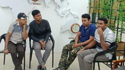 ছিনতাইয়ের অভিযোগে আটক ৪ জন
