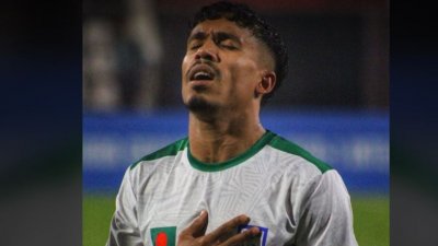 ফরোয়ার্ড রাকিব হোসেন।