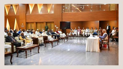 জাতীয় ঐক্যের ডাকে প্রধান উপদেষ্টার সঙ্গে বৈঠকে রাজনৈতিক দলগুলো
