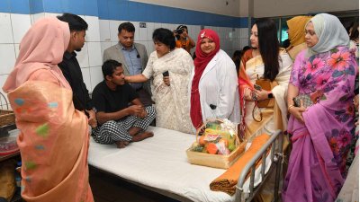 বৈষম্যবিরোধী আন্দোলনে আহতদের পাশে পুনাক সভানেত্রী