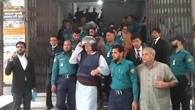 আদালত চত্বরে রাশেদ খান মেনন