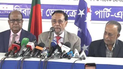 সংবাদ সম্মেলনে কর্নেল (অব.) অলি আহমদ