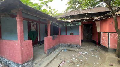 ফেসবুকে ধর্ম অবমাননার অভিযোগে সুনামগঞ্জের দোয়ারাবাজার উপজেলার একটি গ্রামে হিন্দু সম্প্রদায়ের অন্তত ২৩টি বাড়িঘরে ও পাঁচটি দোকানপাটে হামলা-ভাঙচুর