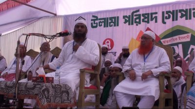 ইসলামী মহাসম্মেলনে বক্তব্য দিচ্ছেন হেফাজতে ইসলামের মহাসচিব মাওলানা মামুনুল হক