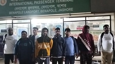 দেশে ফেরা  ৯ বাংলাদেশি