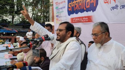 ফেনীতে গণসমাবেশে বক্তব্য রেখেছেন আমার বাংলাদেশ পার্টির (এবি পার্টি) সদস্যসচিব মজিবুর রহমান মঞ্জু