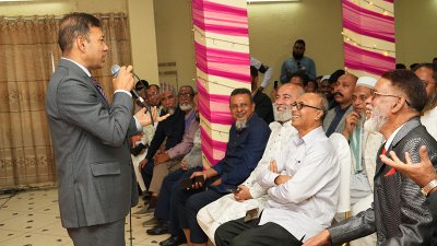 পল্টন থানা এলাকার বাসিন্দাদের নিয়ে আয়োজিত মতবিনিময় সভায় বক্তব্য দিচ্ছেন মো. মাসুদ করিম