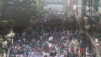 পদযাত্রায় নেতাকর্মীরা। ছবি: নাসিরুল ইসলাম