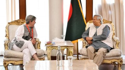 ড. মুহাম্মদ ইউনূসের সঙ্গে মেটার মানবাধিকার নীতি বিষয়ক পরিচালক মিরান্ডা সিসনস
