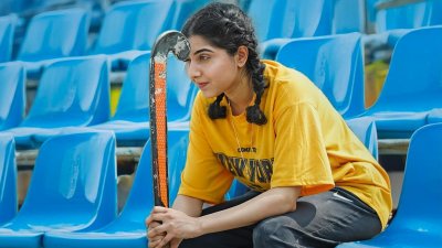 হকিস্টিক হাতে পড়শীর ‘কথা একটাই’