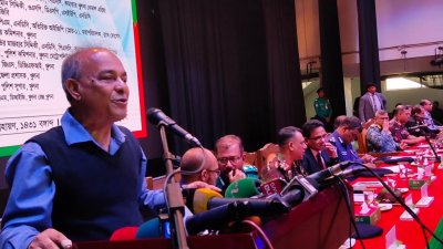 মতবিনিময় সভায় বক্তব্য দিচ্ছেন স্বরাষ্ট্র ও কৃষি মন্ত্রণালয়ের উপদেষ্টা লেফটেন্যান্ট জেনারেল (অব.) মো. জাহাঙ্গীর আলম চৌধুরী