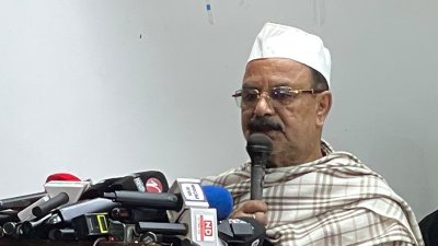 বক্তব্য দিচ্ছেন গয়েশ্বর চন্দ্র রায়