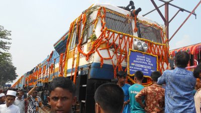 ভারত পৌঁছেছে ‘মিতালি এক্সপ্রেস’