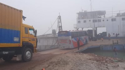 দৌলতদিয়া ঘাটে ফেরি চলাচল স্বাভাবিক