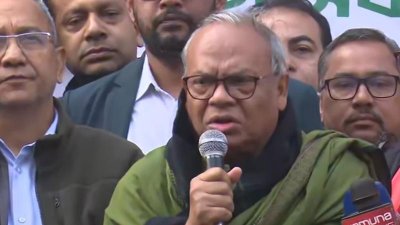 সমাবেশে বক্তব্য দিচ্ছেন রুহুল কবির রিজভী