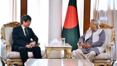 প্রধান উপদেষ্টা মুহাম্মদ ইউনূসের সঙ্গে বিদায়ী সাক্ষাৎ করেন জাপানের রাষ্ট্রদূত ইওয়ামা কিমিনোরি