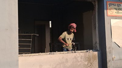 চলছে নারায়ণগঞ্জের পাসপোর্ট অফিসের সংস্কার