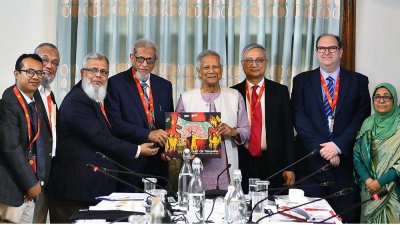 প্রধান উপদেষ্টার সঙ্গে সাউথ এশিয়ান অ্যাসোসিয়েশন ফর রিজিওনাল কোঅপারেশন অনকোলজির (এসএফও) প্রতিনিধিদলের সদস্যরা