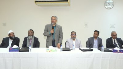 হিট প্রকল্পের পরিচালক অধ্যাপক ড. আসাদুজ্জামানের সভাপতিত্বে অনুষ্ঠানে বিশেষ অতিথি ছিলেন ইউজিসি সদস্য অধ্যাপক ড. সাইদুর রহমান