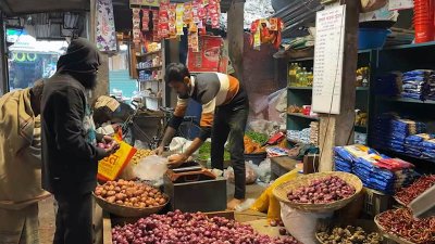 হিলি বাজারে পেঁয়াজ