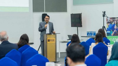 ‘নন-ফর্মাল এডুকেশন ফর ইয়ুথ-লেড চেঞ্জ: ইয়ুথ ডেভেলপমেন্ট প্রোগ্রামিং ইন বাংলাদেশ’ শীর্ষক অনুষ্ঠানে প্রতিবেদনটি প্রকাশ করা হয়