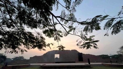 জাতির সূর্য সন্তানদের শ্রদ্ধা জানাতে প্রস্তুত রায়েরবাজার বধ্যভূমি স্মৃতিসৌধ (ছবি: সাজ্জাদ হোসেন)