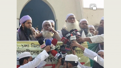 বায়তুল মোকাররমের উত্তর গেটে বিক্ষোভ করেন মাওলানা জুবায়ের অনুসারী মুসল্লিরা