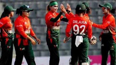 নতুন যুগে প্রবেশ করছে নারী ক্রিকেট