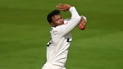 ইংল্যান্ডে সব প্রতিযোগিতায় সাকিবের বোলিং নিষিদ্ধ