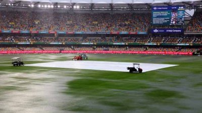 বৃষ্টিতে ভেসে গেছে প্রথম দিন