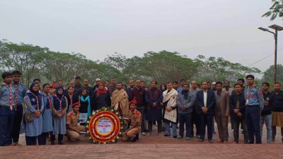 ১৯৭১-এর শহীদ বুদ্ধিজীবীদের প্রতি শ্রদ্ধা নিবেদন করেন কুমিল্লা বিশ্ববিদ্যালয়ের শিক্ষক-শিক্ষার্থীরা