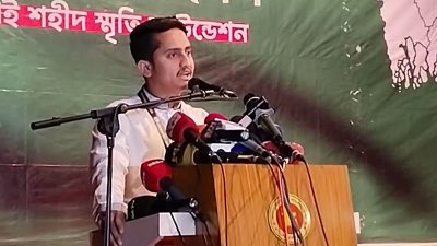 রাজশাহী শিল্পকলা একাডেমি মিলনায়তনে এক অনুষ্ঠানে বক্তব্য দেন সারজিস আলম