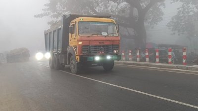 কনকনে ঠান্ডা আর হাড়কাঁপানো শীতে বেড়েছে দুর্ভোগ
