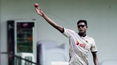 পেসার নাহিদ রানা।