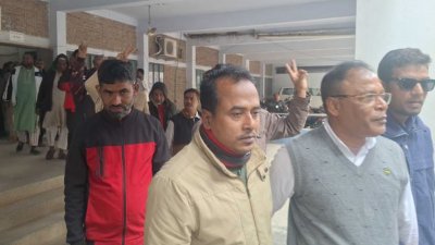 আদালত থেকে সাংবাদিকসহ ১৮ আওয়ামী লীগ নেতাকর্মীকে কারাগারে নেওয়া হয়