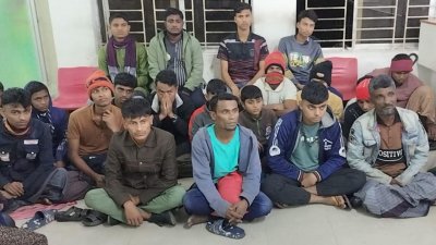 মালয়েশিয়ায় পাচারের জন্য জিম্মি করে মুক্তিপণ আদায়ের সময় কক্সবাজারের টেকনাফ থেকে ৩০ জনকে উদ্ধার করেছে পুলিশ
