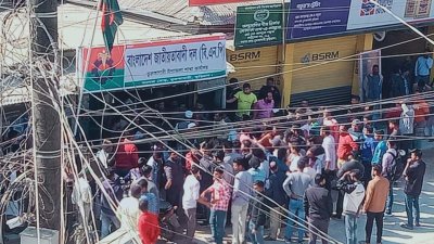 শাহিন শিকদারের দলীয় কার্যালয়ে বিএনপির দুই পক্ষের সংঘর্ষ