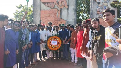 ‘ছাত্ররাজনীতি নিষিদ্ধ’ ক্যাম্পাসে বিজয় দিবসে ছাত্রদলের পুষ্পস্তবক অর্পণ