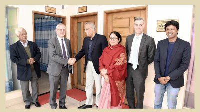 গণমাধ্যম সংস্কার কমিশনের কাজের অগ্রগতি, পরিধি ও প্রক্রিয়া সম্পর্কেও তিনি আগ্রহ প্রকাশ করেন।
