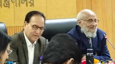মতবিনিময় সভায়  কমিশনের প্রধান আবদুল মুয়ীদ চৌধুরী