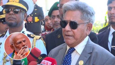 সাংবাদিকদের সঙ্গে আলাপকালে উপদেষ্টা বিগ্রেডিয়ার জেনারেল (অব.) ড. সাখাওয়াত হোসেন