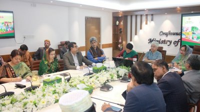 শিল্প মন্ত্রণালয়ের সম্মেলনকক্ষে বিজয় দিবস-২০২৪ উদযাপন উপলক্ষে আলোচনায় বক্তা ও অতিথিরা