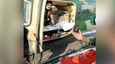 বগুড়ায় ছাত্র আন্দোলনে মাথায় গুলিবিদ্ধ নুরুল্লাহকে এয়ার অ্যাম্বুলেন্সে ঢাকায় আনা হয়